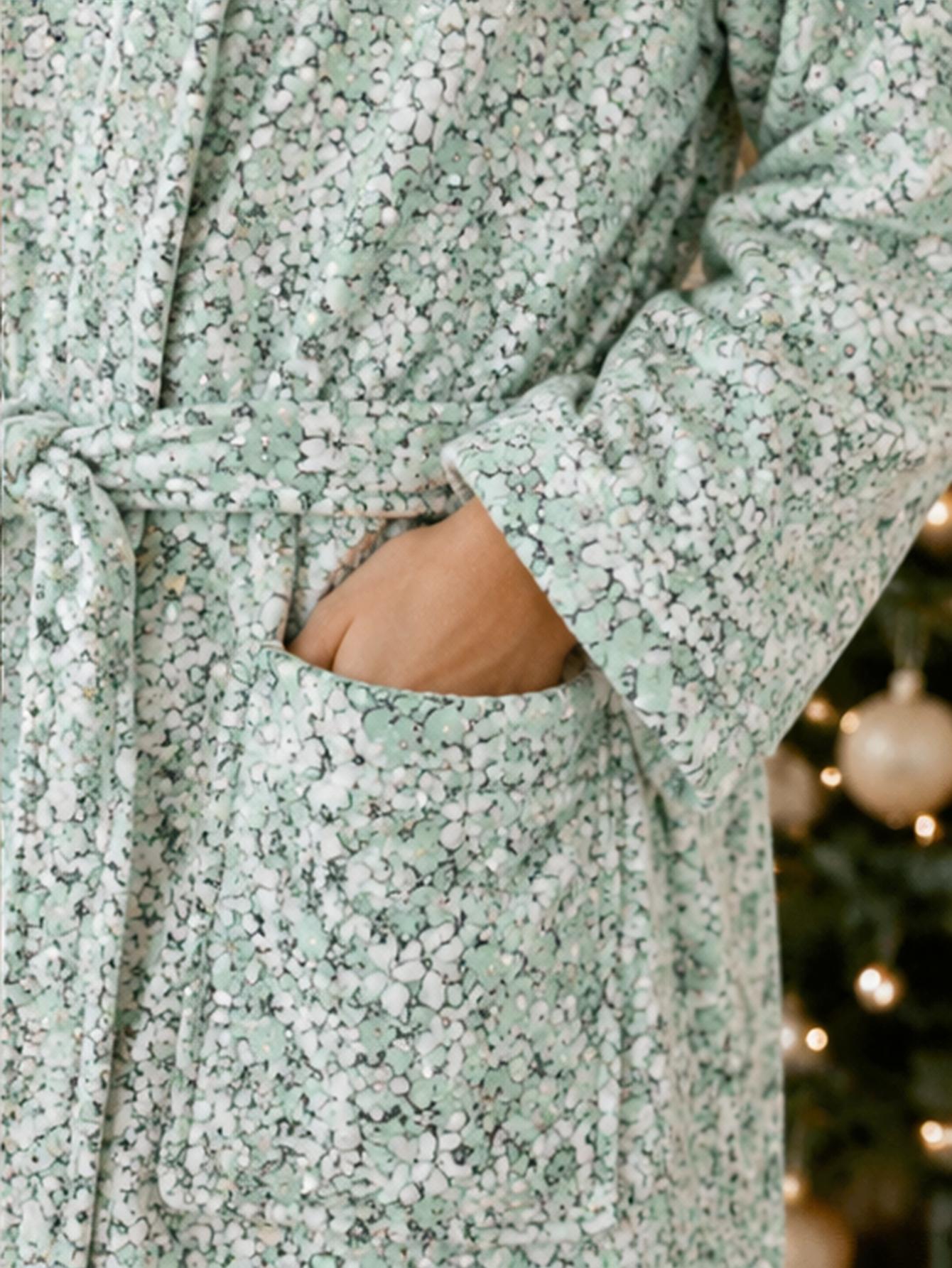 روب نسائي طويل الأكمام من قماش - مراجعة Bathrobe وسعره